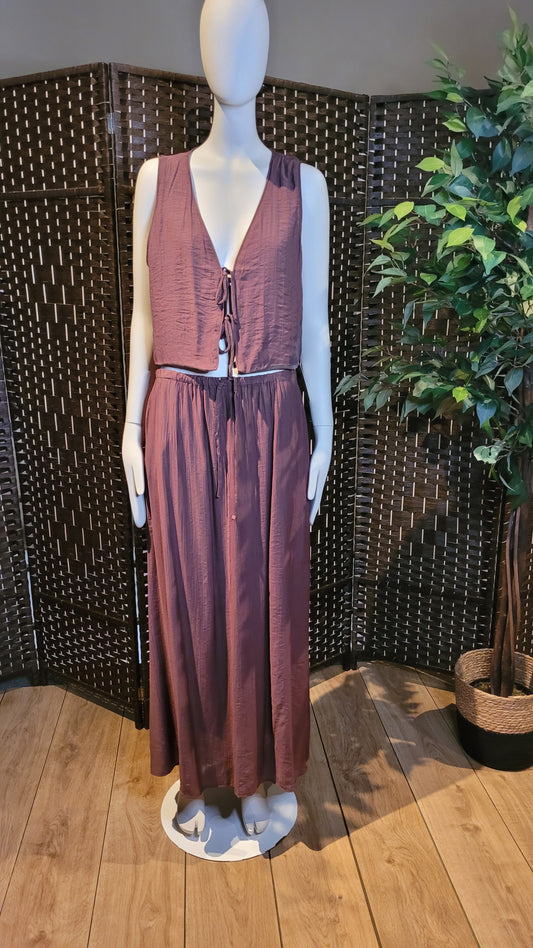 Conjunto nude de top y falda larga con lazo – Estilo fresco y elegante para mujer