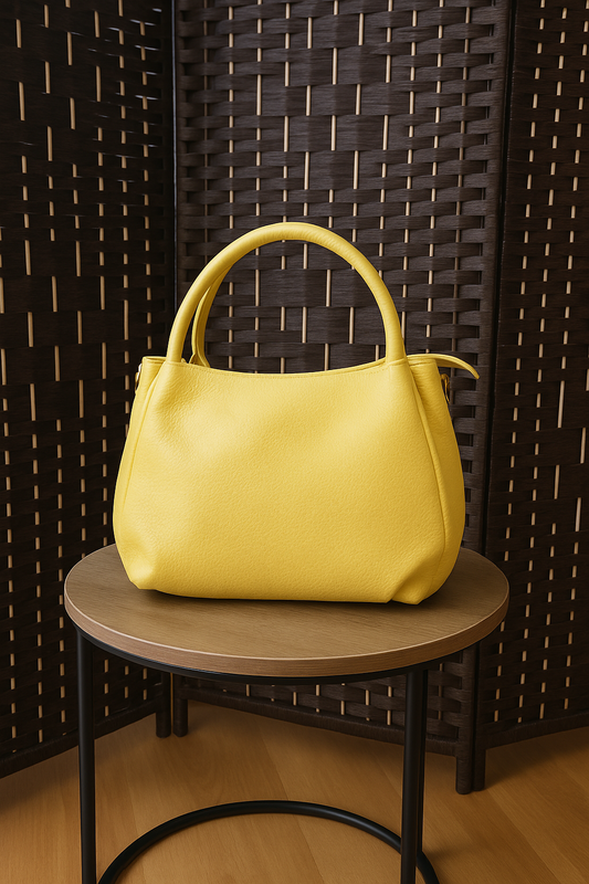 Bolso hobo amarillo de polipiel texturizada con asas dobles y diseño flexible – Tus Prendas Arganda del Rey.