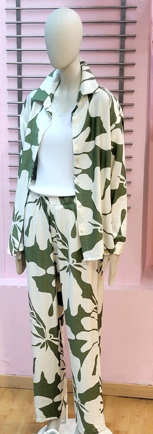 Conjunto de camisa y pantalón estampado en verde para mujer – Look fresco y tropical