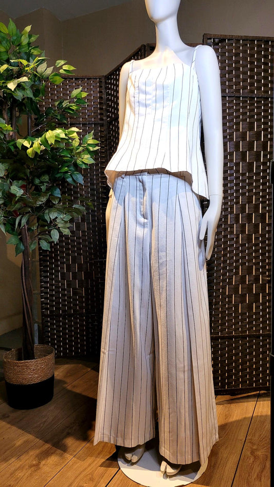 Conjunto de top y pantalón palazzo con rayas verticales